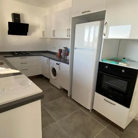 3br Comfortable House With Garden In شقة