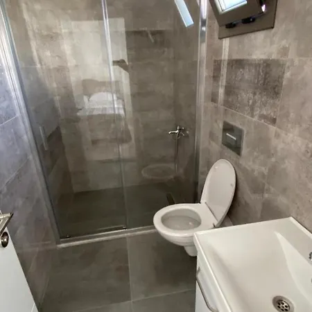 شقة 3br Comfortable House With Garden In